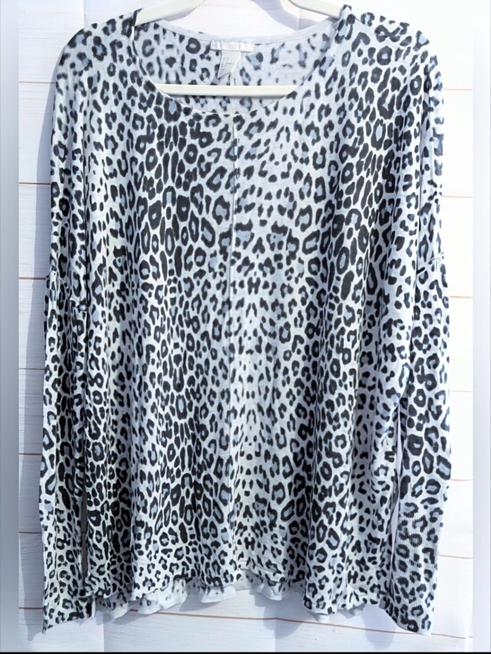 Nwot H&M Light Gray 🩶 And Blue 💙 Leopard Print Long Sleeve Top Size medium